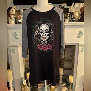 Torrid Black & Grey Muerta Beauty Classic Fit Raglan Tee Women's Size 2